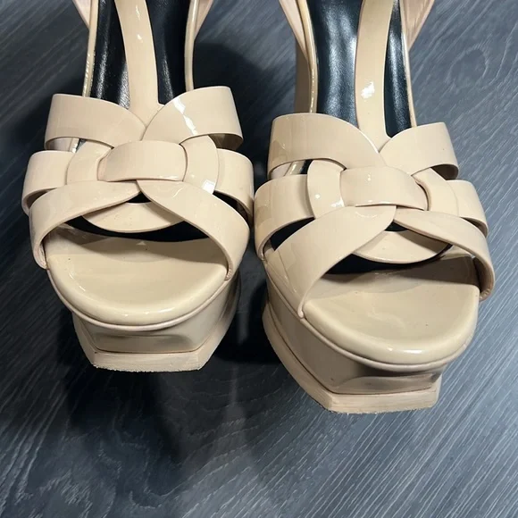 Saint Laurent Tribute Beige Patent Leather Sandals - Picture 8 of 8